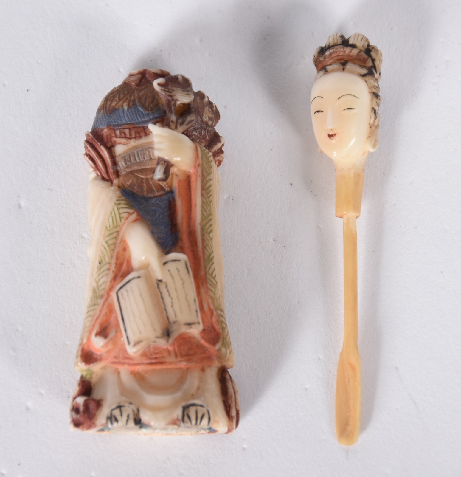 Quatro miniaturas, sendo: perfumeiro na forma de dama oriental; anta... - foto 8 de 8