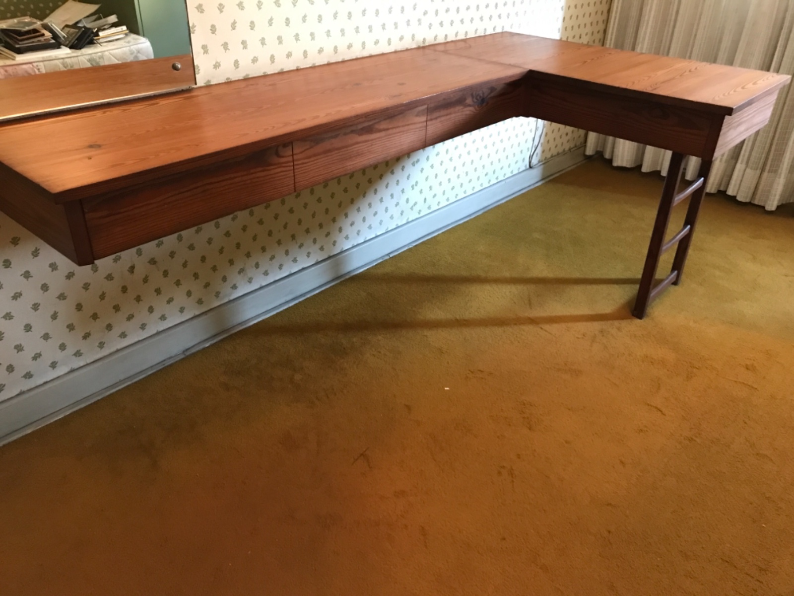 Móvel para quarto em madeira "pinho de riga" com 4 gavetas e espelho... - foto 2 de 9