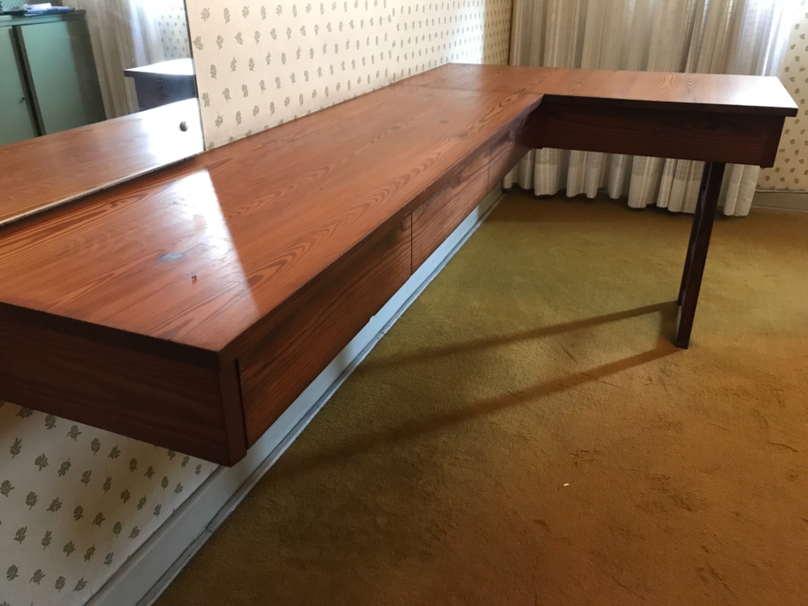 Móvel para quarto em madeira "pinho de riga" com 4 gavetas e espelho... - foto 3 de 9