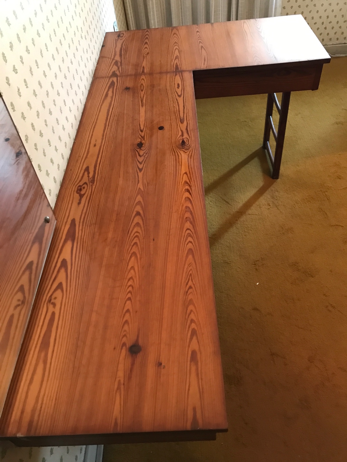 Móvel para quarto em madeira "pinho de riga" com 4 gavetas e espelho... - foto 5 de 9