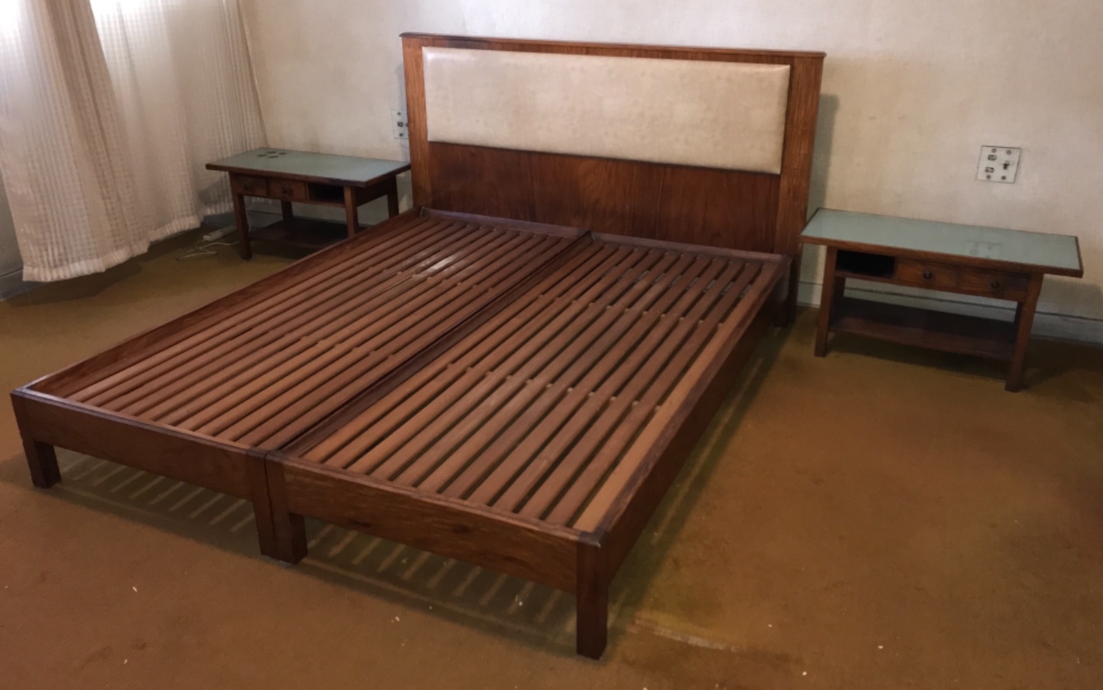 Conjunto para quarto de casal composto de cama (dois estrados... - foto 1 de 6