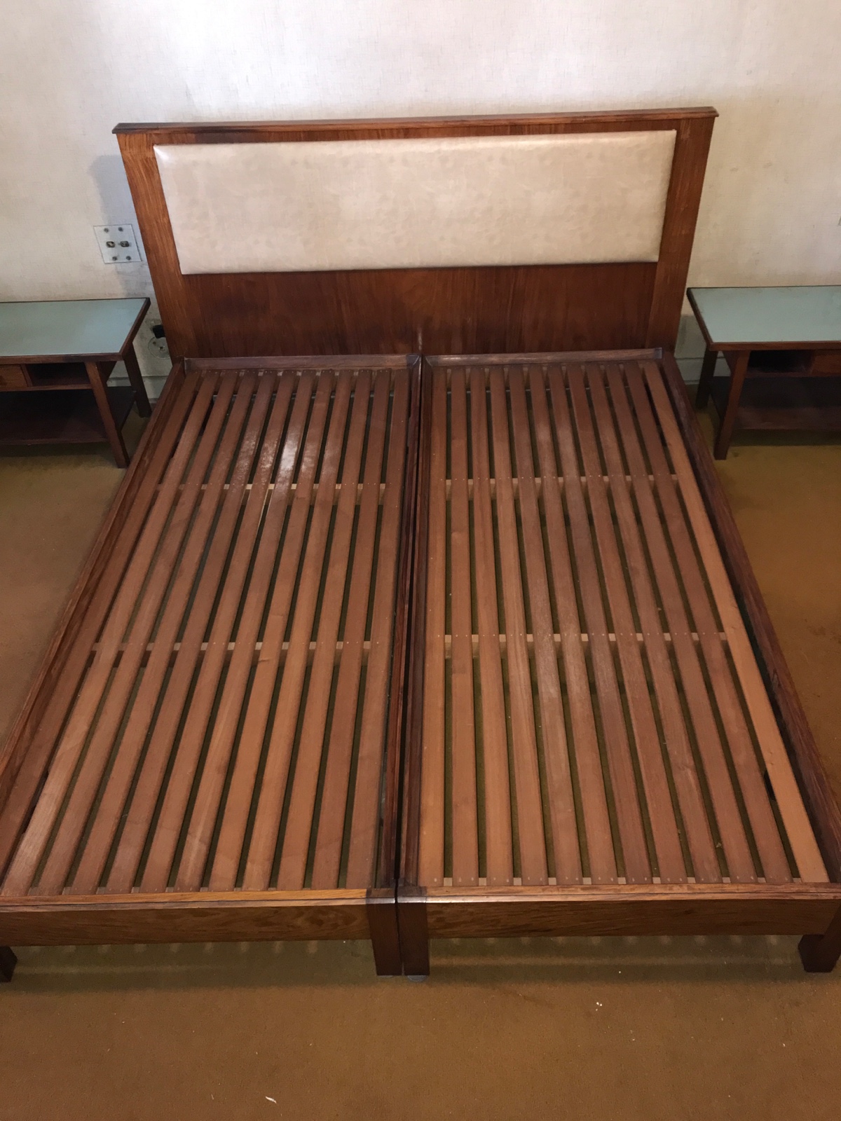 Conjunto para quarto de casal composto de cama (dois estrados... - foto 2 de 6