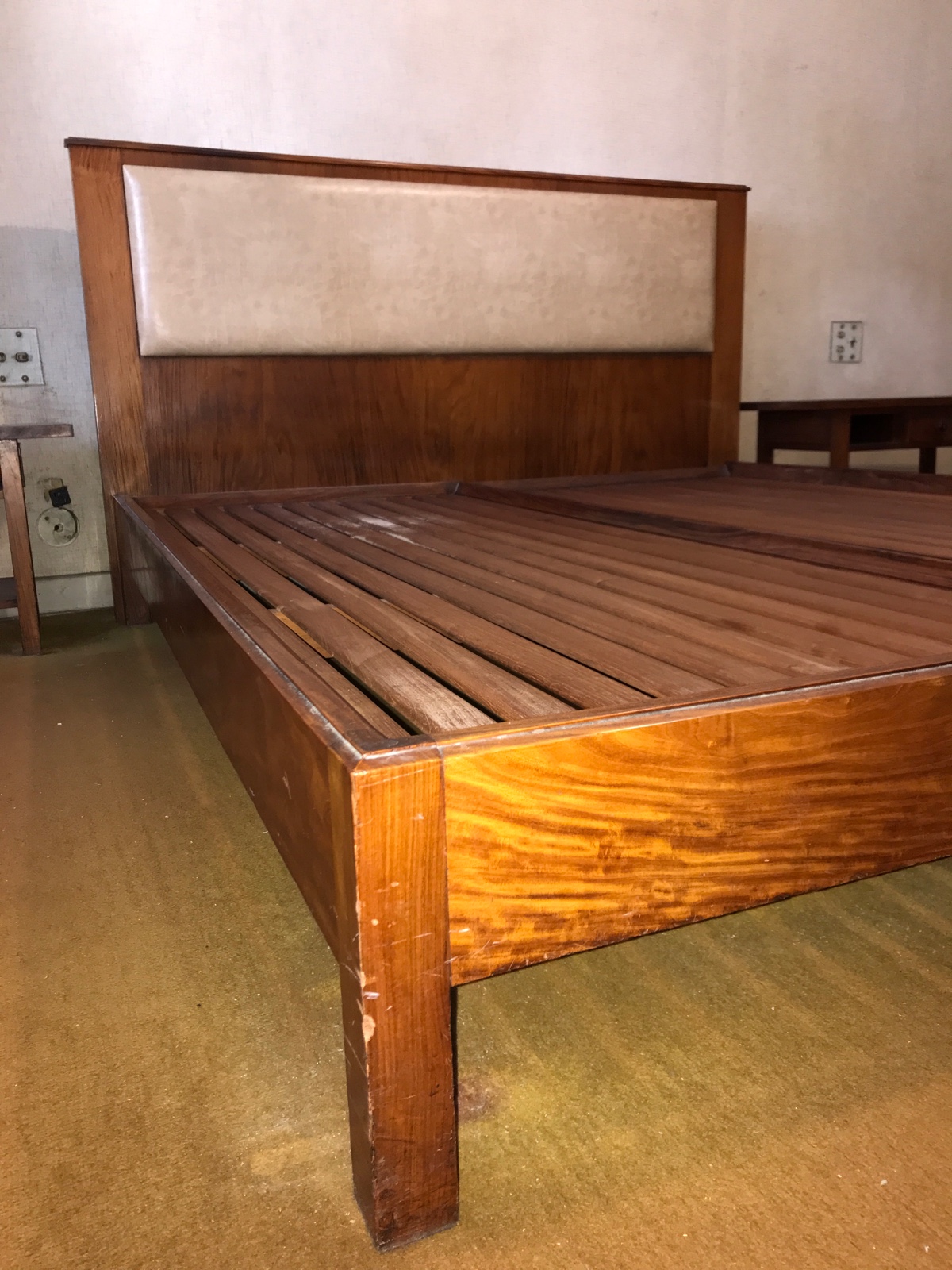 Conjunto para quarto de casal composto de cama (dois estrados... - foto 5 de 6