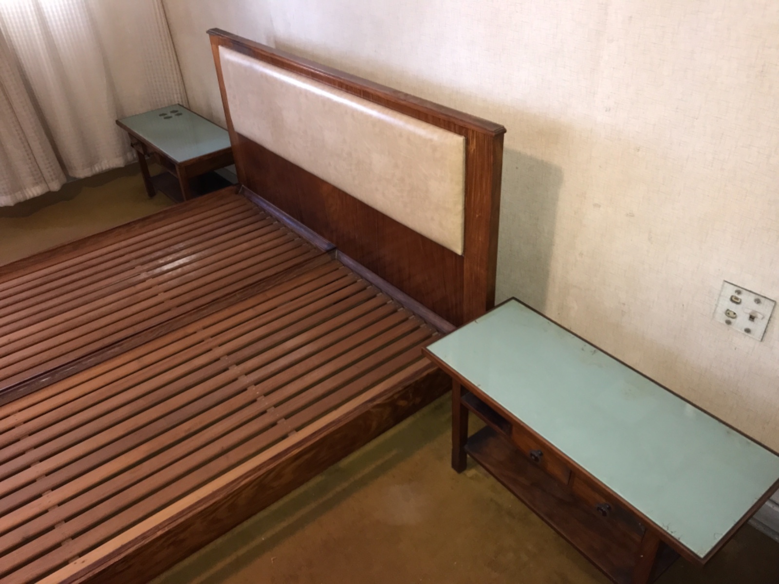 Conjunto para quarto de casal composto de cama (dois estrados... - foto 6 de 6