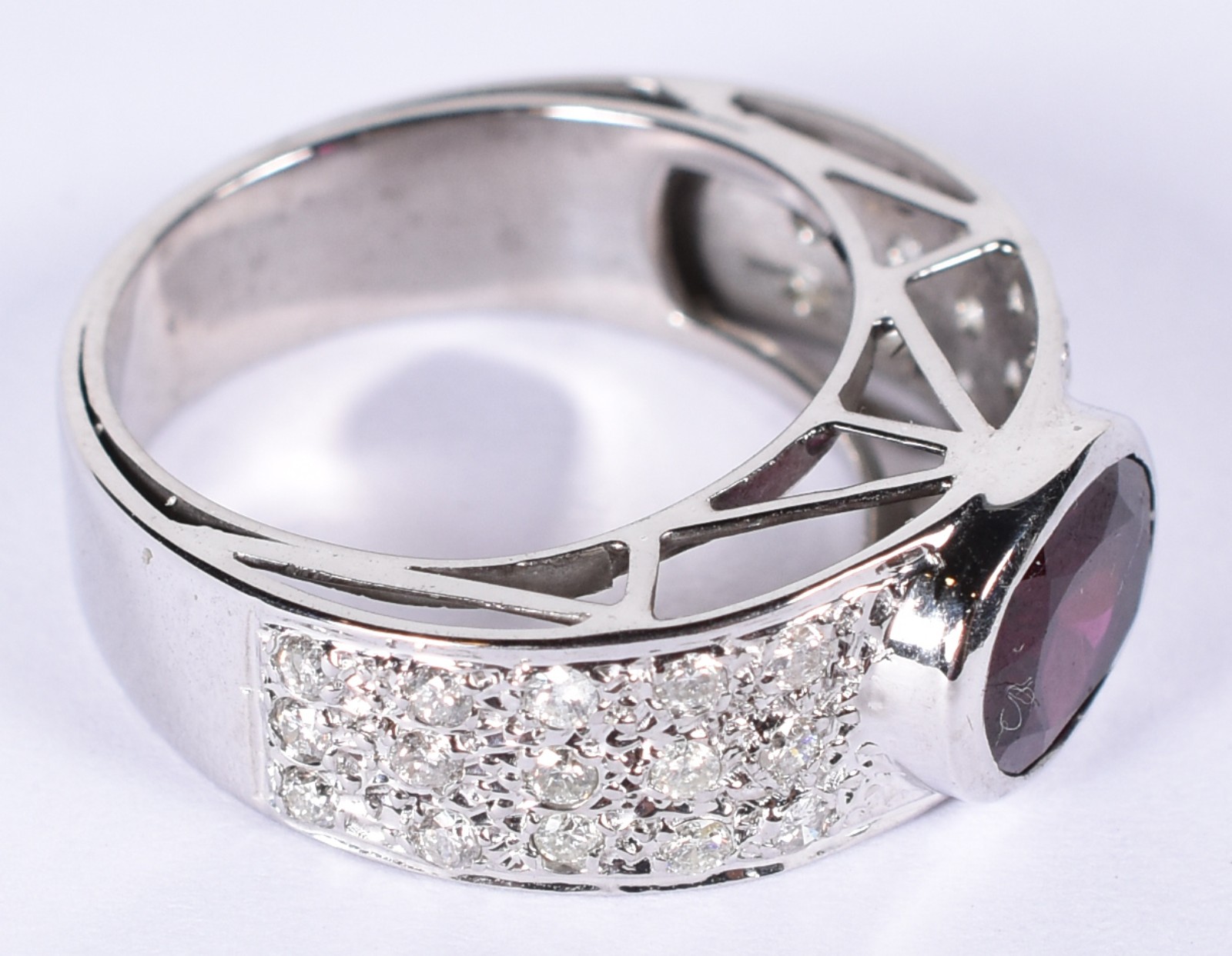 Anel de ouro branco com 30 brilhantes de 0,02 ct pedra, aro 16 (Por... - foto 3 de 4