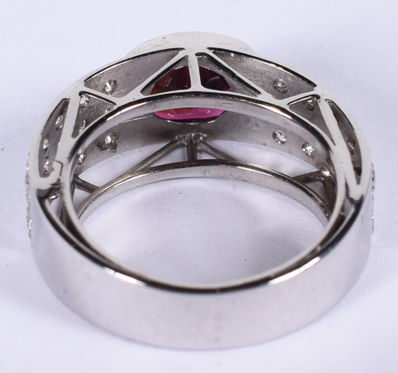 Anel de ouro branco com 30 brilhantes de 0,02 ct pedra, aro 16 (Por... - foto 4 de 4