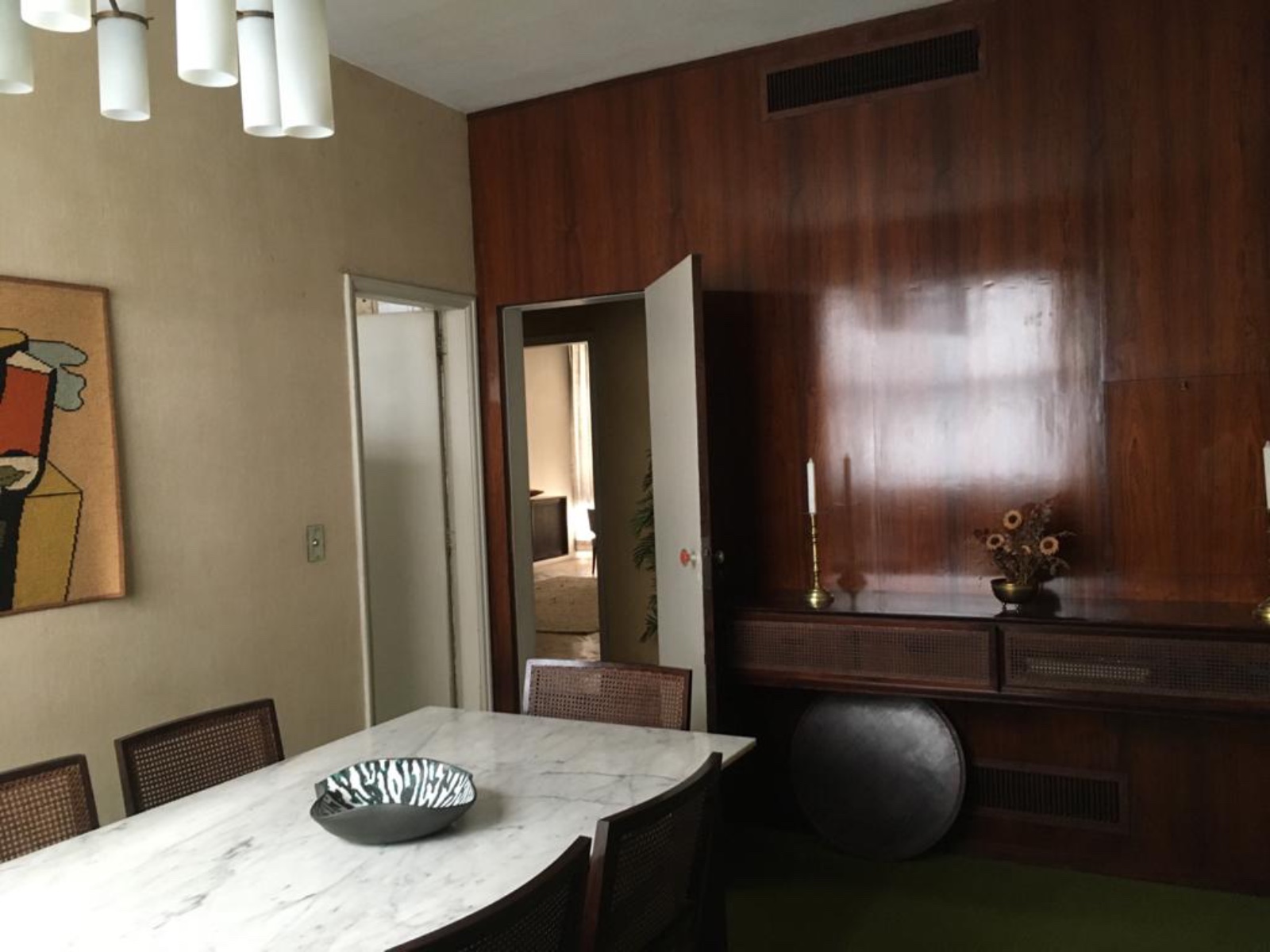 Mesa de jantar com base de jacarandá e tampo de mármore Carrara... - foto 9 de 9