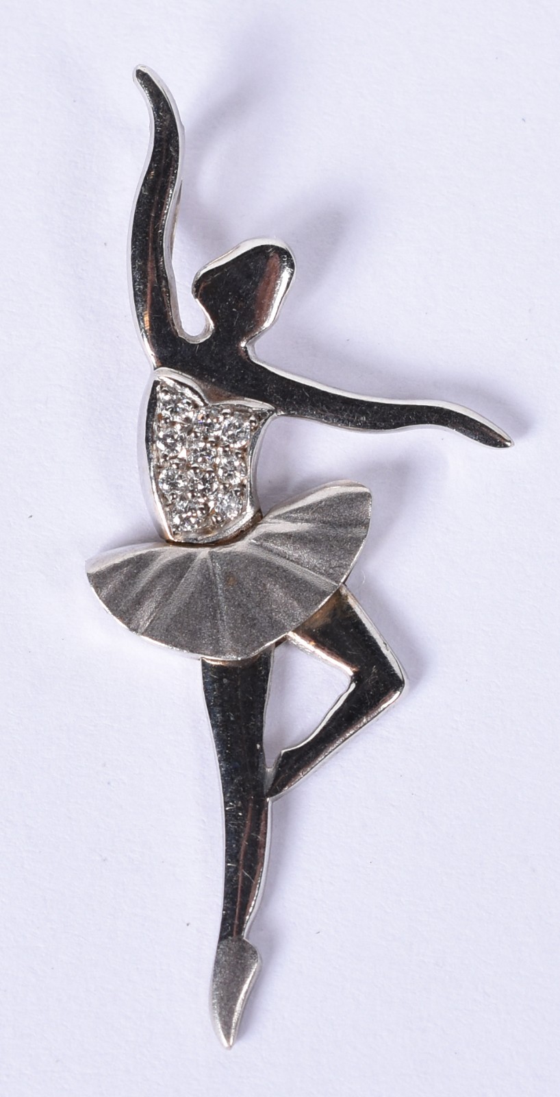 Pingente de ouro branco contraste 750 com 9 brilhantes (Por motivos... - foto 1 de 5