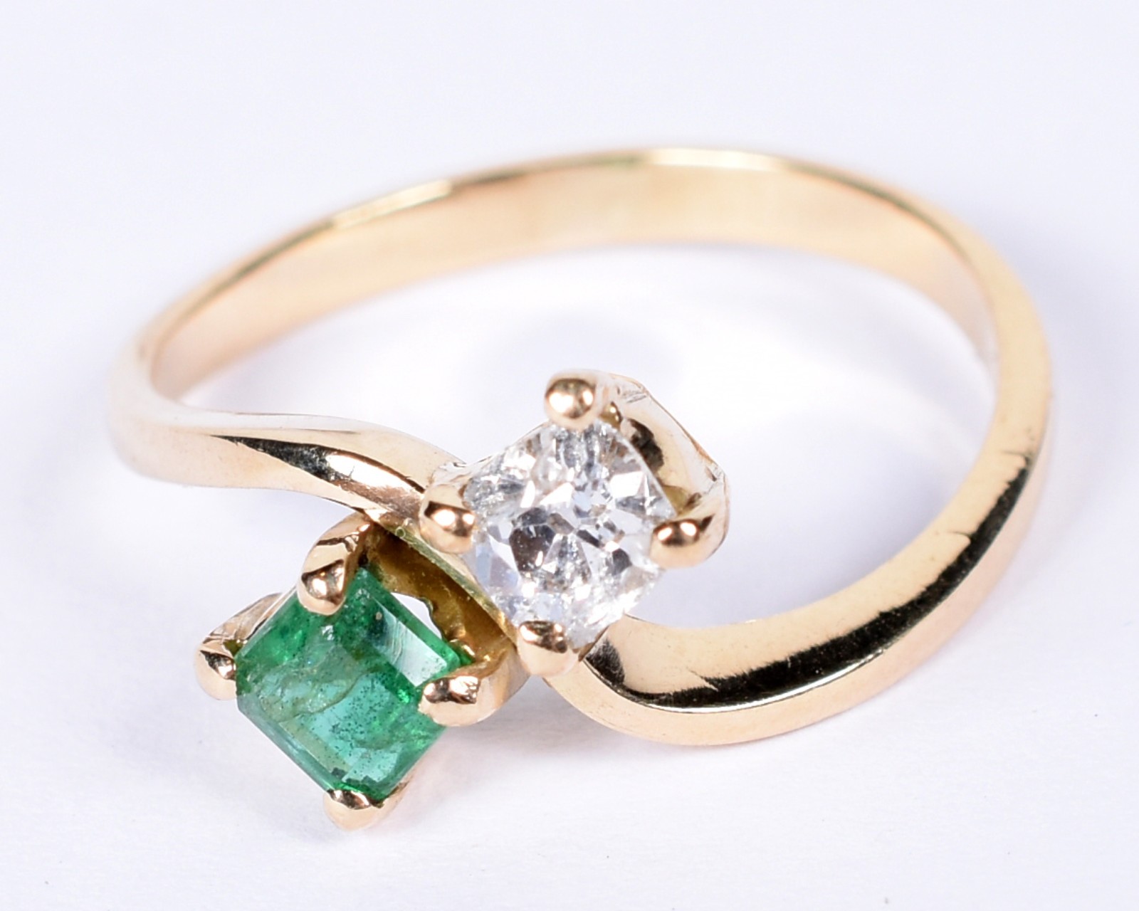 Solitário de ouro 18k contraste 750 com um brilhante de... - foto 2 de 3