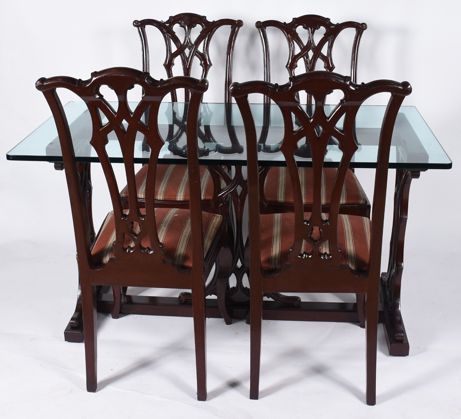 Mesa de jantar com base de madeira nobre recortada e tampo de vidro... - foto 1 de 8