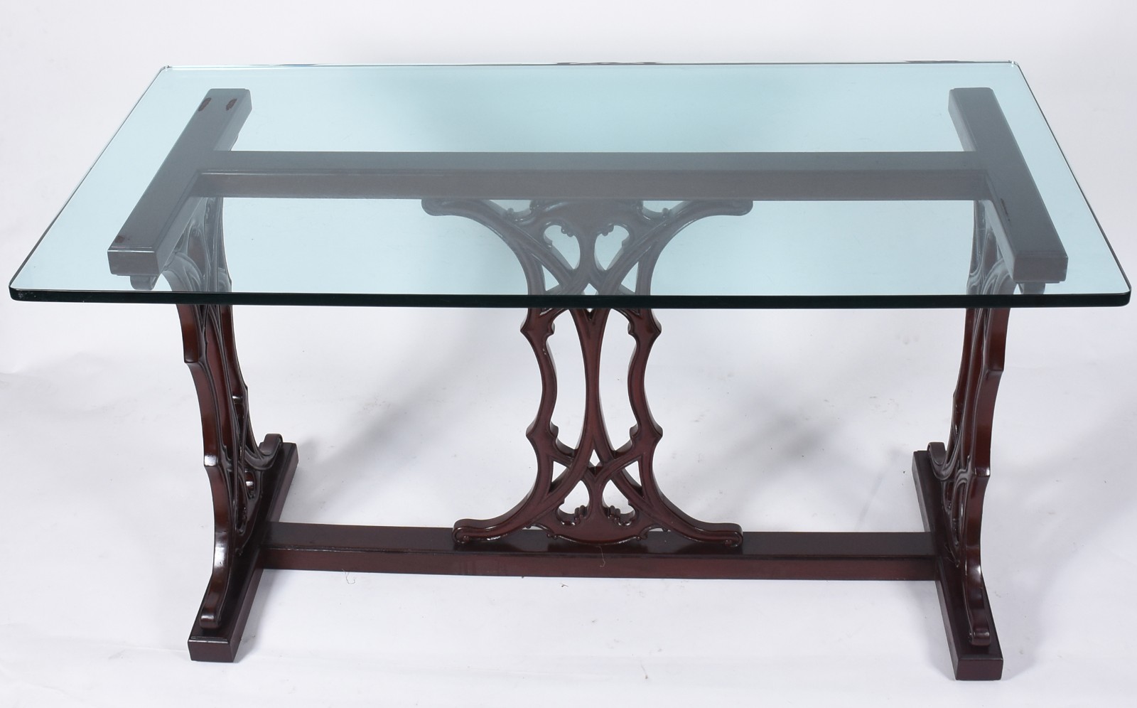 Mesa de jantar com base de madeira nobre recortada e tampo de vidro... - foto 4 de 8