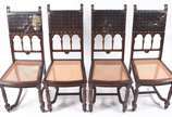 Antigo conjunto de Mesa de jantar de madeira no... - Antigo conjunto de Mesa de jantar de madeira nobre, elástica, com 4 tabuas extensoras medido 0,44 x 1,20 m. cada. Base com pernas cilíndricas fr...