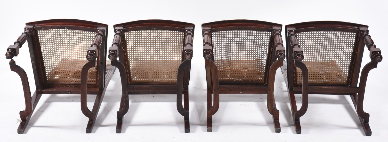 Antigo conjunto de Mesa de jantar de madeira nobre, elástica, com 4... - foto 7 de 9