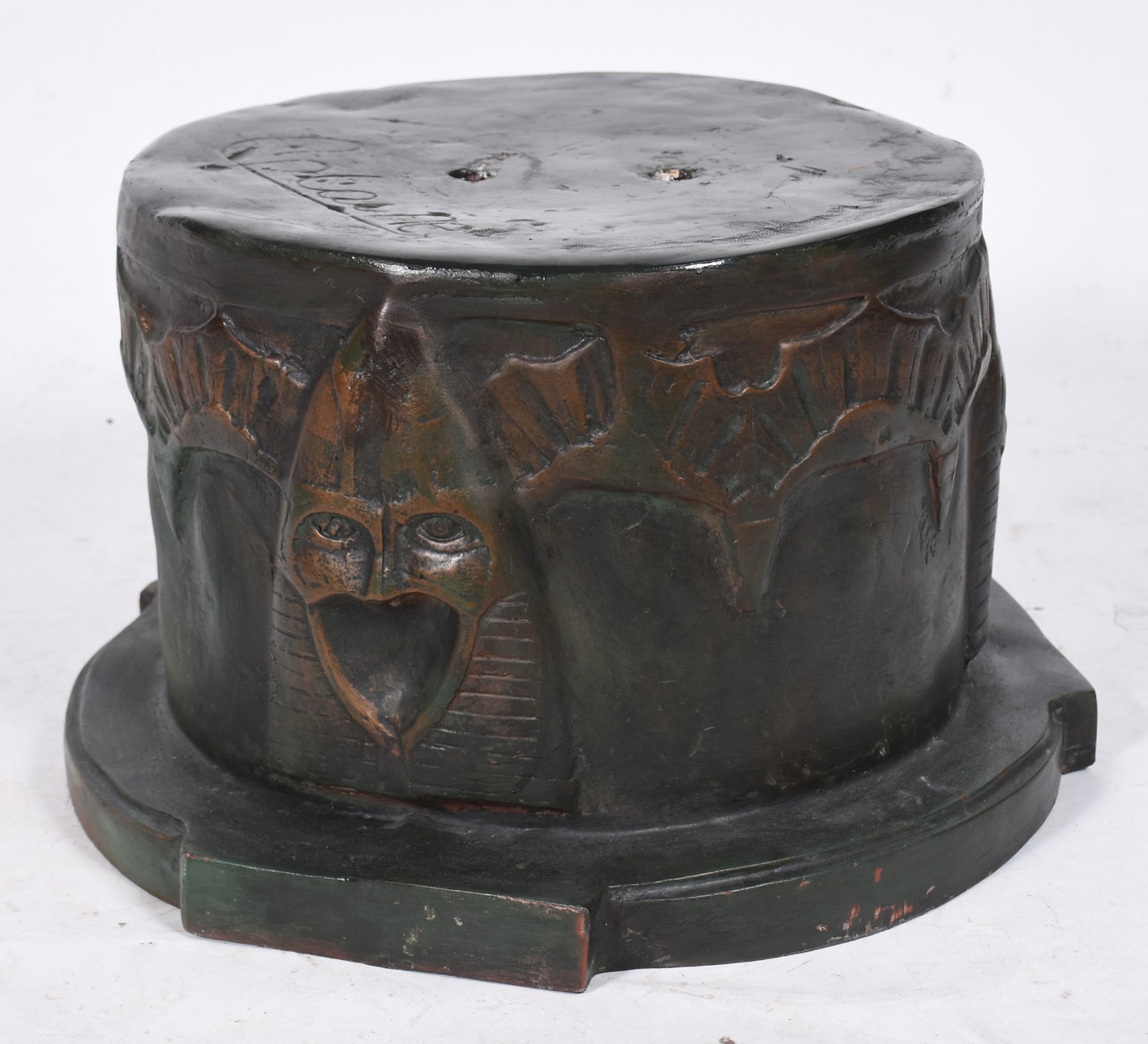 Escultura de liga de metal e resina representando dançarina sobre... - foto 8 de 11