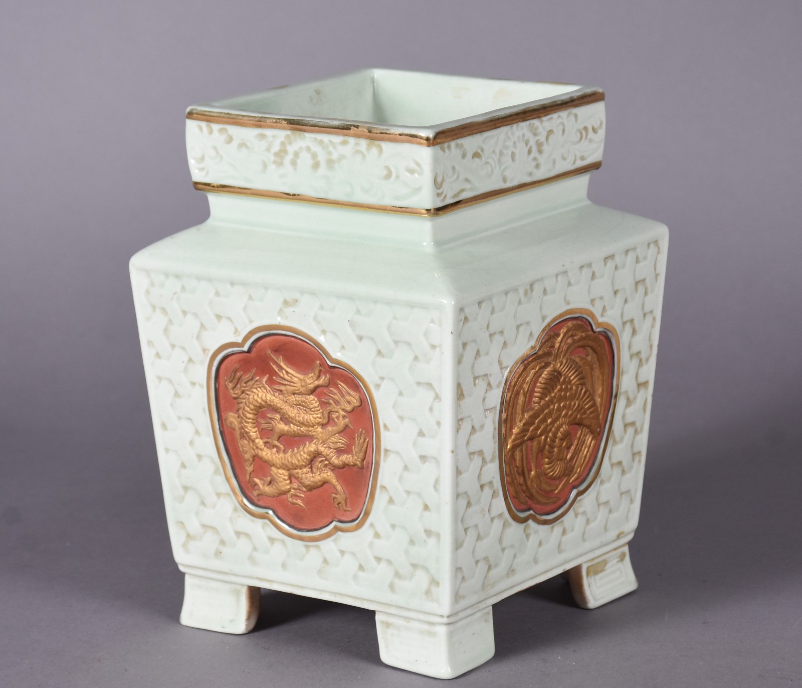 Vaso de porcelana decorado ao estilo oriental. - foto 4 de 9