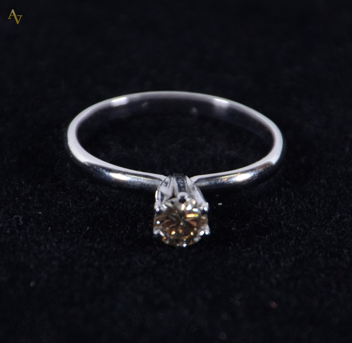 Anel solitário de ouro branco 0.35 ct - peso: 3.0 gr.