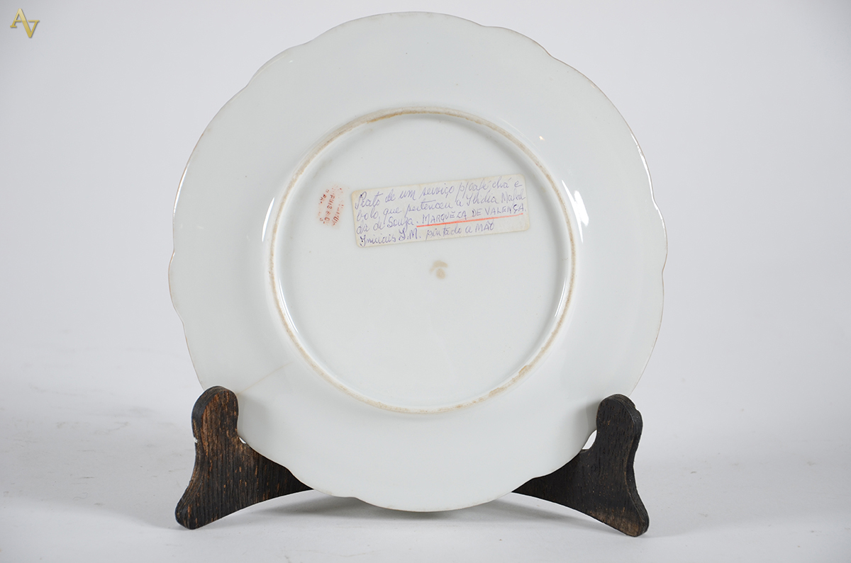 MARQUESA DE VALENÇA - (Ilídia Mafalda de Souza) - Prato de porcelana... - foto 2 de 2