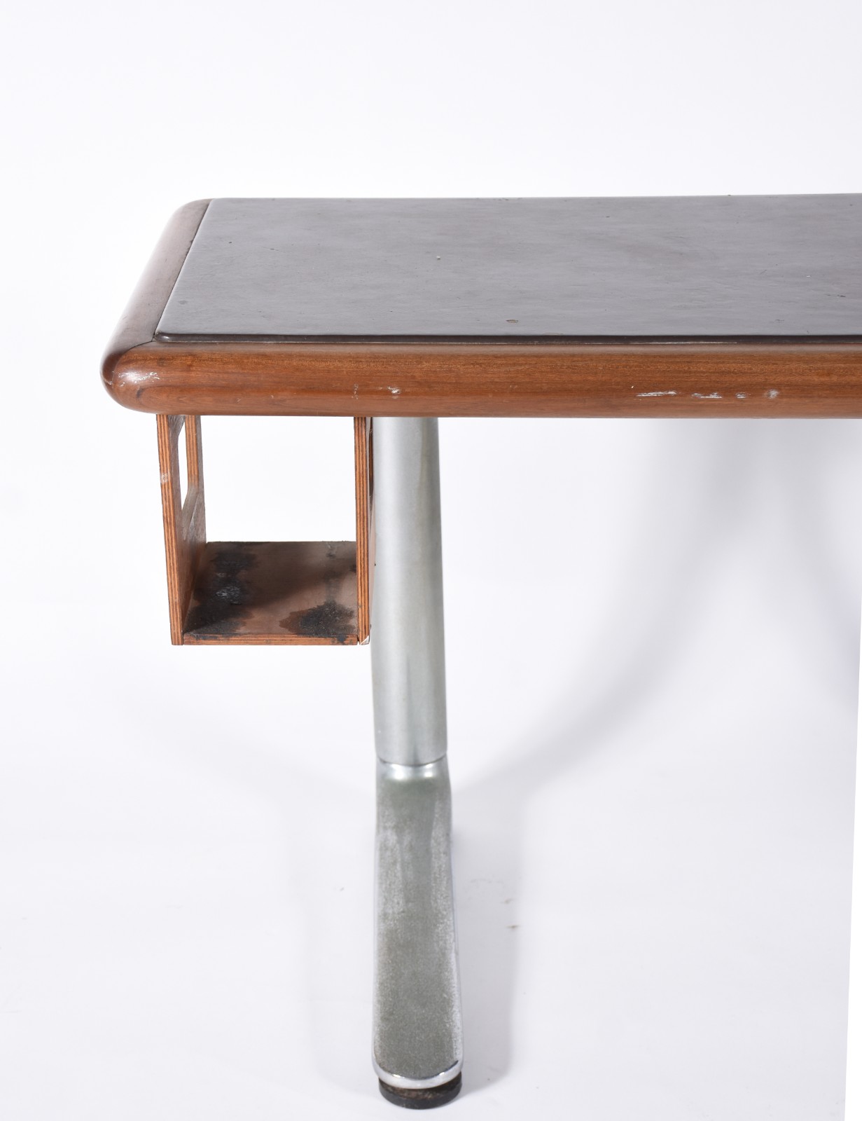Mesa de escritório com tampo de madeira e pés de metal. Comprado na... - foto 3 de 5