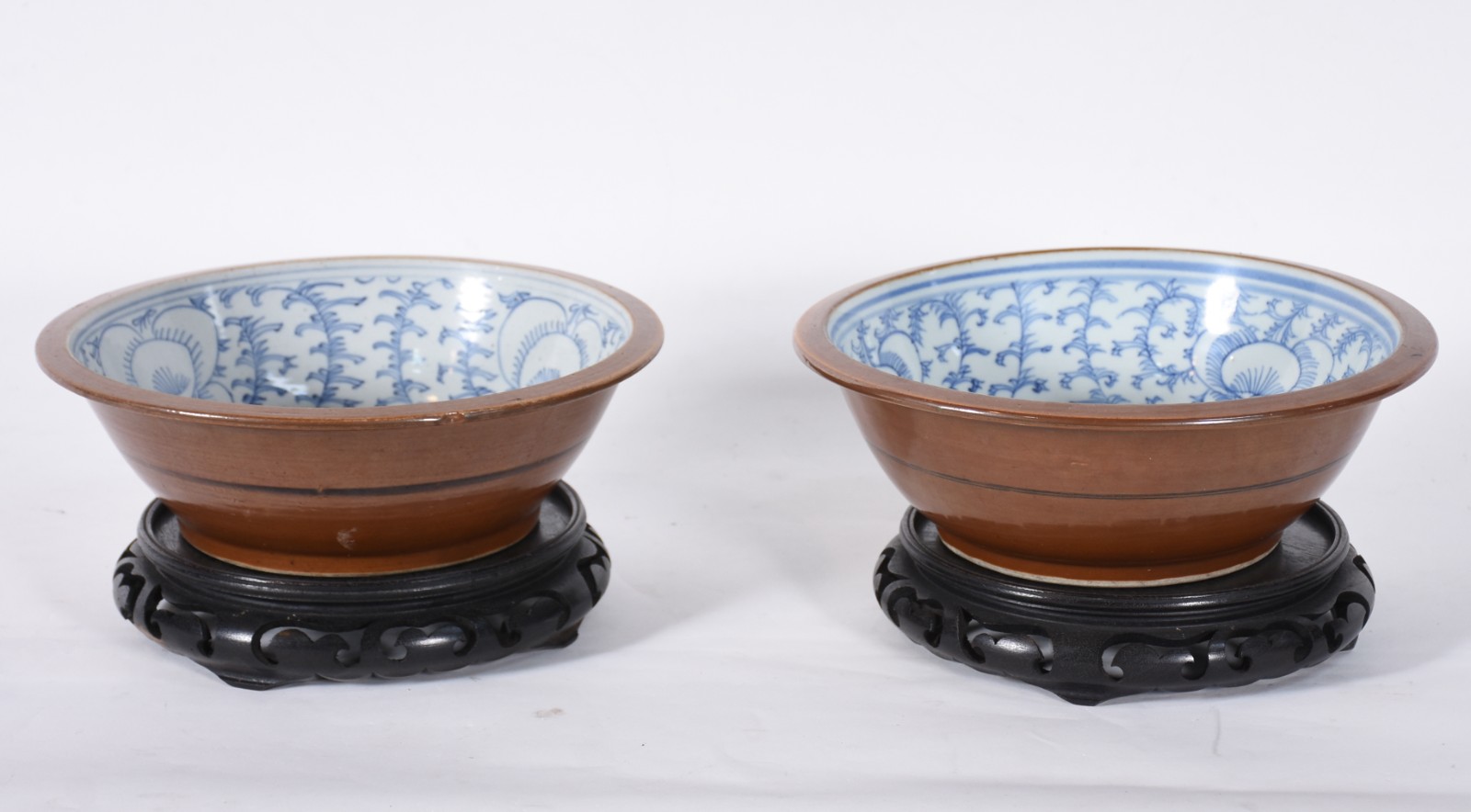 Par de bowls de porcelana chinesa parte interna em azul e branco e... - foto 2 de 6
