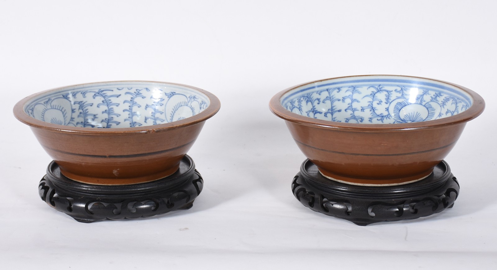 Par de bowls de porcelana chinesa parte interna em azul e branco e... - foto 3 de 6