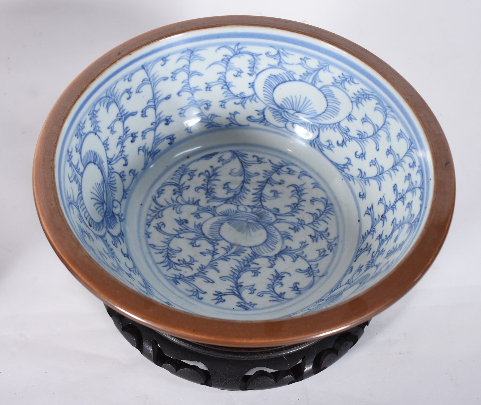 Par de bowls de porcelana chinesa parte interna em azul e branco e... - foto 4 de 6