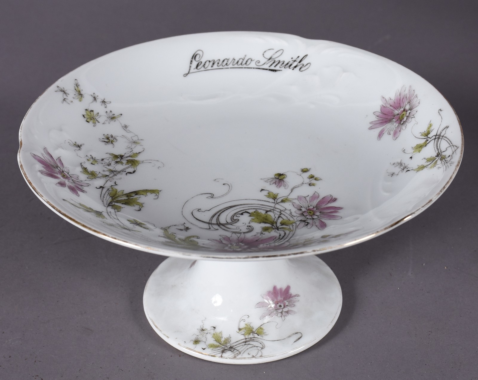Aparelho de jantar de porcelana branca com flores em policromia e... - foto 7 de 8