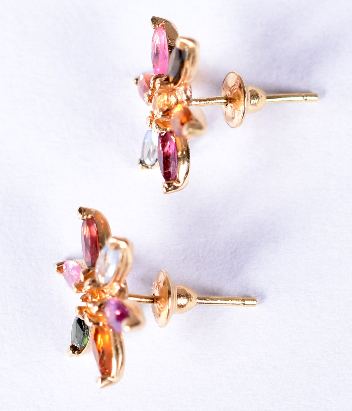 Par de brincos de ouro 18k em forma de flor e pingente (Por motivos... - foto 4 de 5