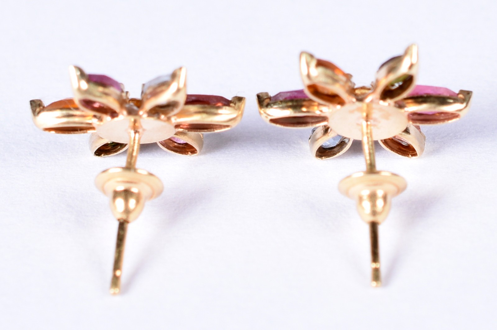 Par de brincos de ouro 18k em forma de flor e pingente (Por motivos... - foto 5 de 5