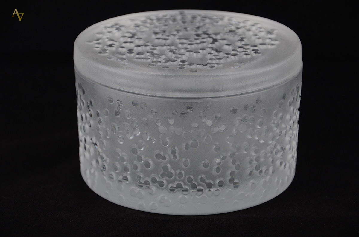 Caixa de cristal sueco. Diam. 13 cm - alt. 8 cm.
