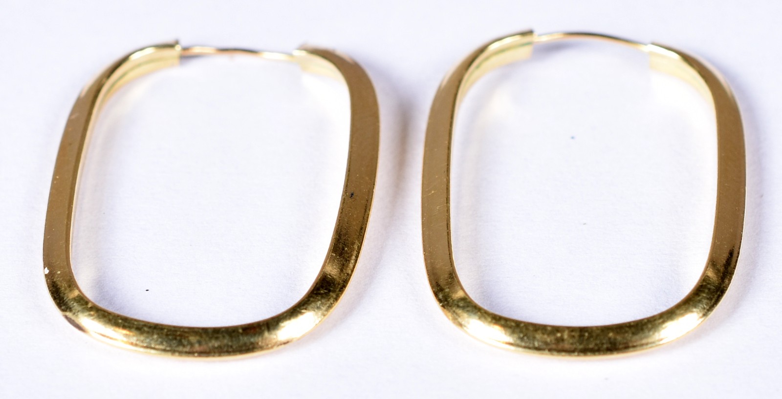 Par de brincos de ouro 18 k contraste 750 feitio oval (Por motivos de... - foto 2 de 3