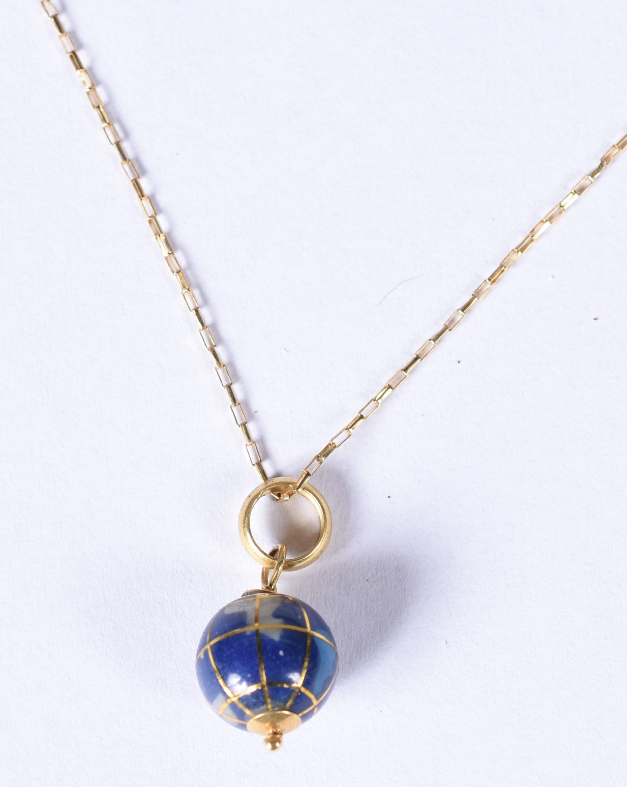 Colar de ouro 18 k com pingente em forma de globo (Por motivos de... - foto 1 de 3