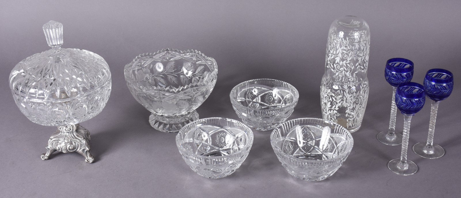 Diversas peças de cristal, sendo: bomboniere com base de metal, 3... - foto 1 de 5