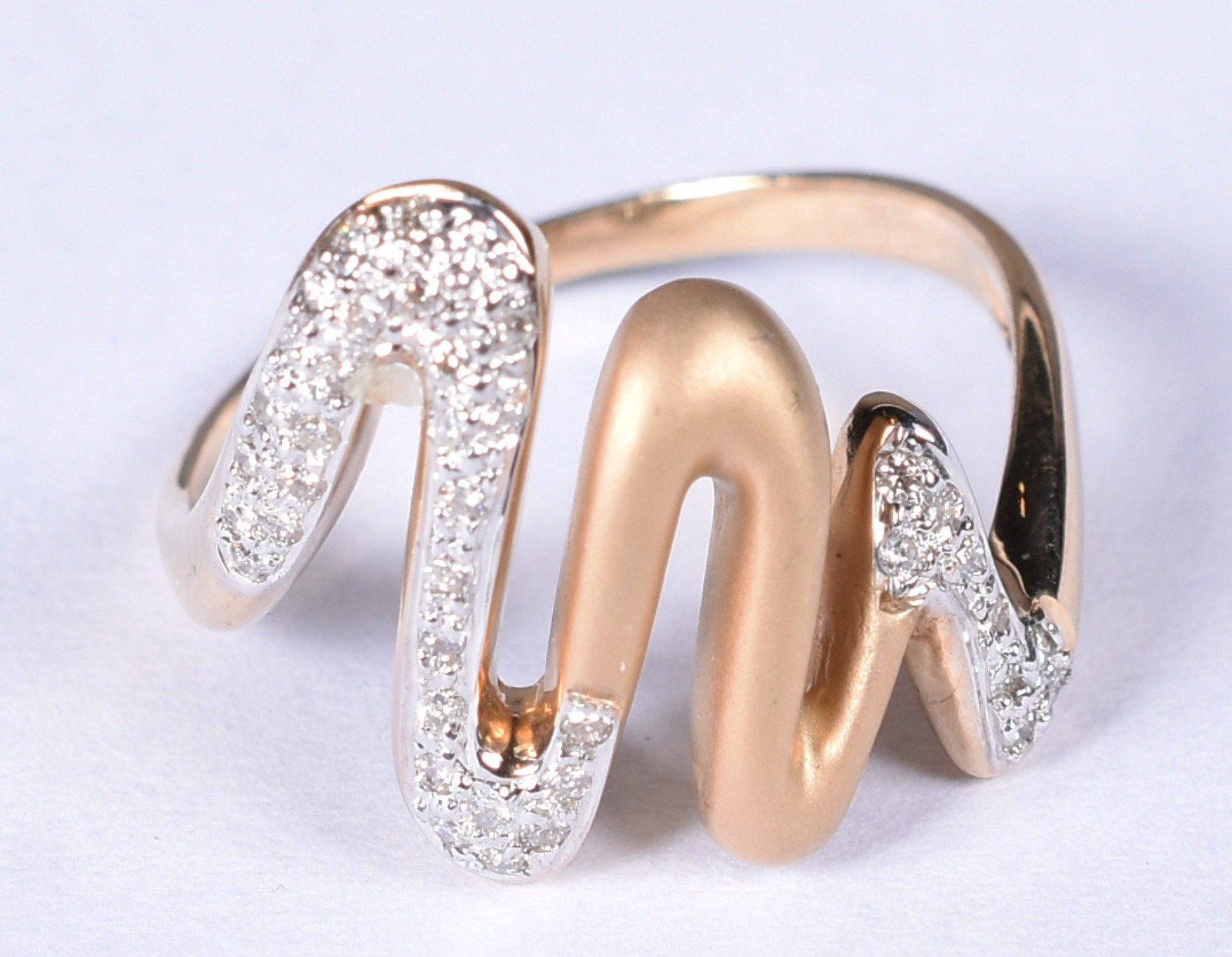 Anel de ouro 18 k contraste 750 cravejado com brilhantes, aro 21 (Por... - foto 1 de 5