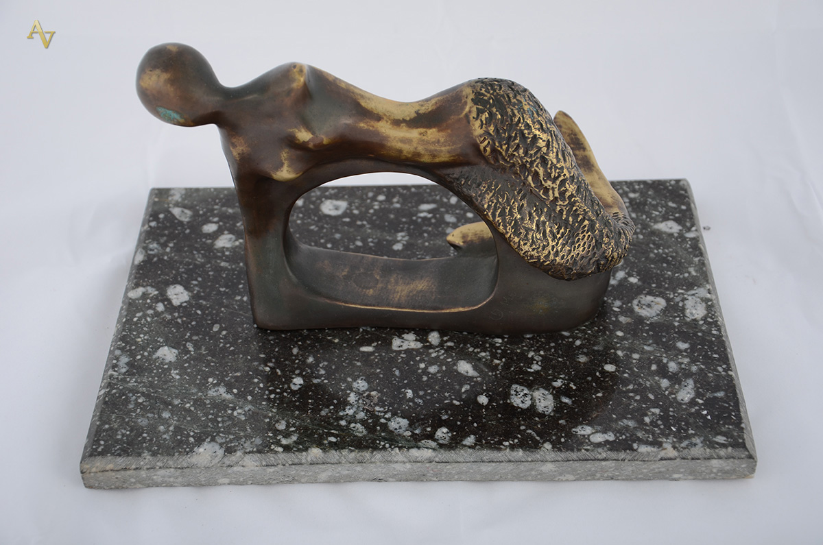 Escultura de bronze, representando sereia. Med. 30 x 20 cm - alt. 20... - foto 1 de 2