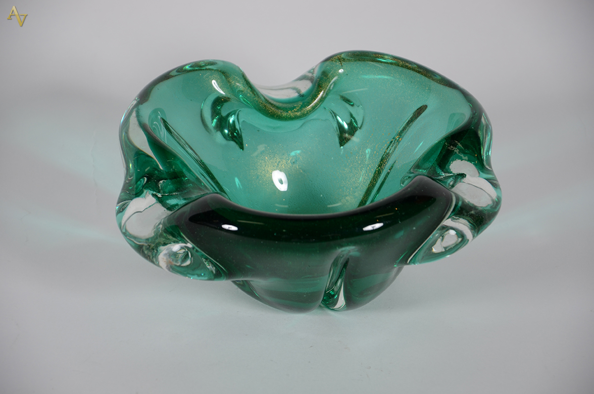 BAROVIER & TOSO. Pesado bowl de murano com três sulcos e três...