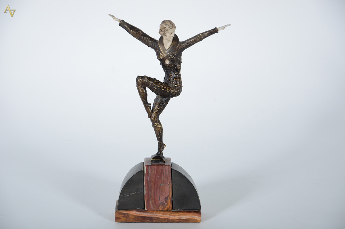 Estatueta de bronze representando bailarina, réplica de Chiparus...