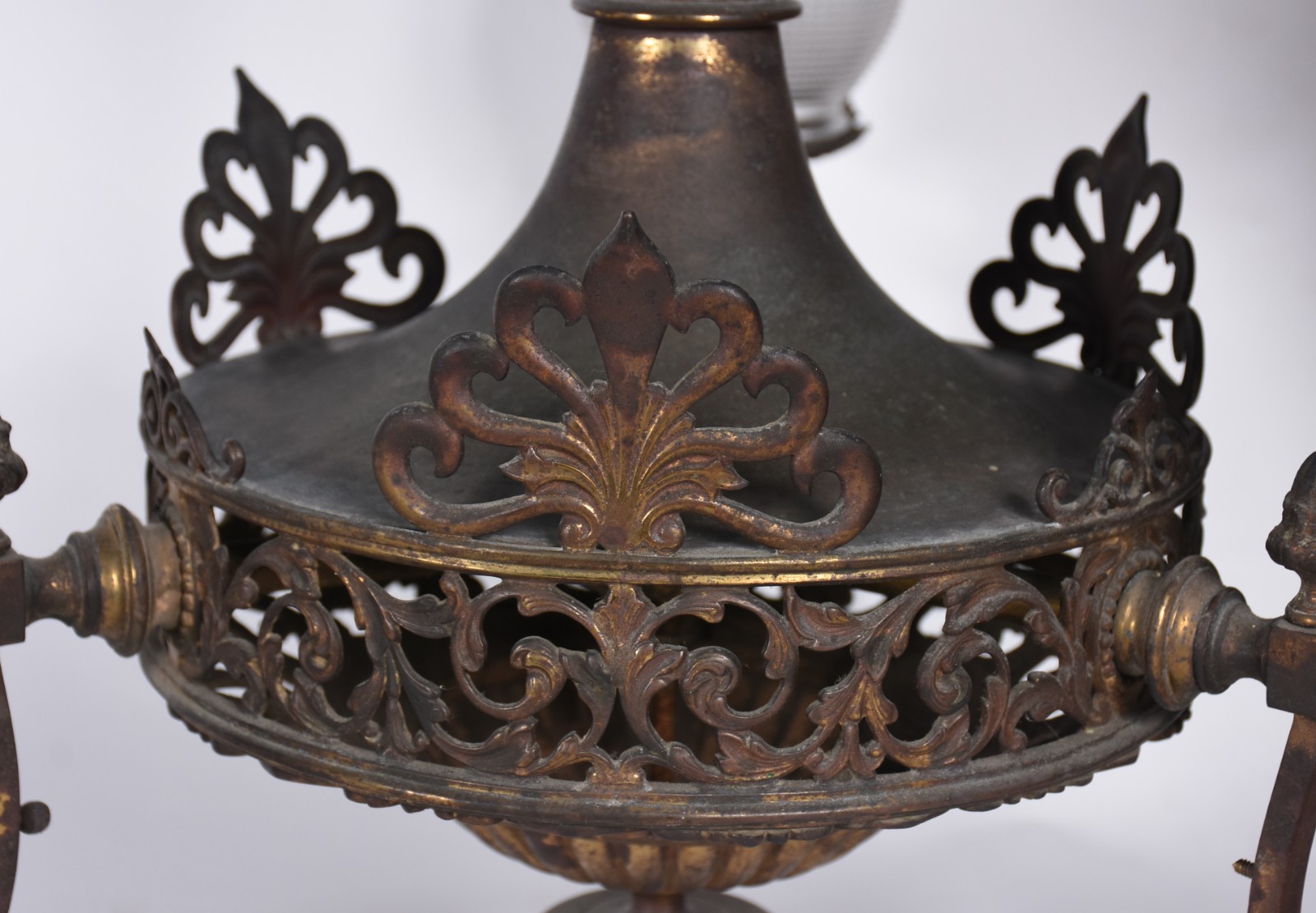 Lustre de bronze frances para 3 luzes com mangas ovais de cristal... - foto 4 de 5