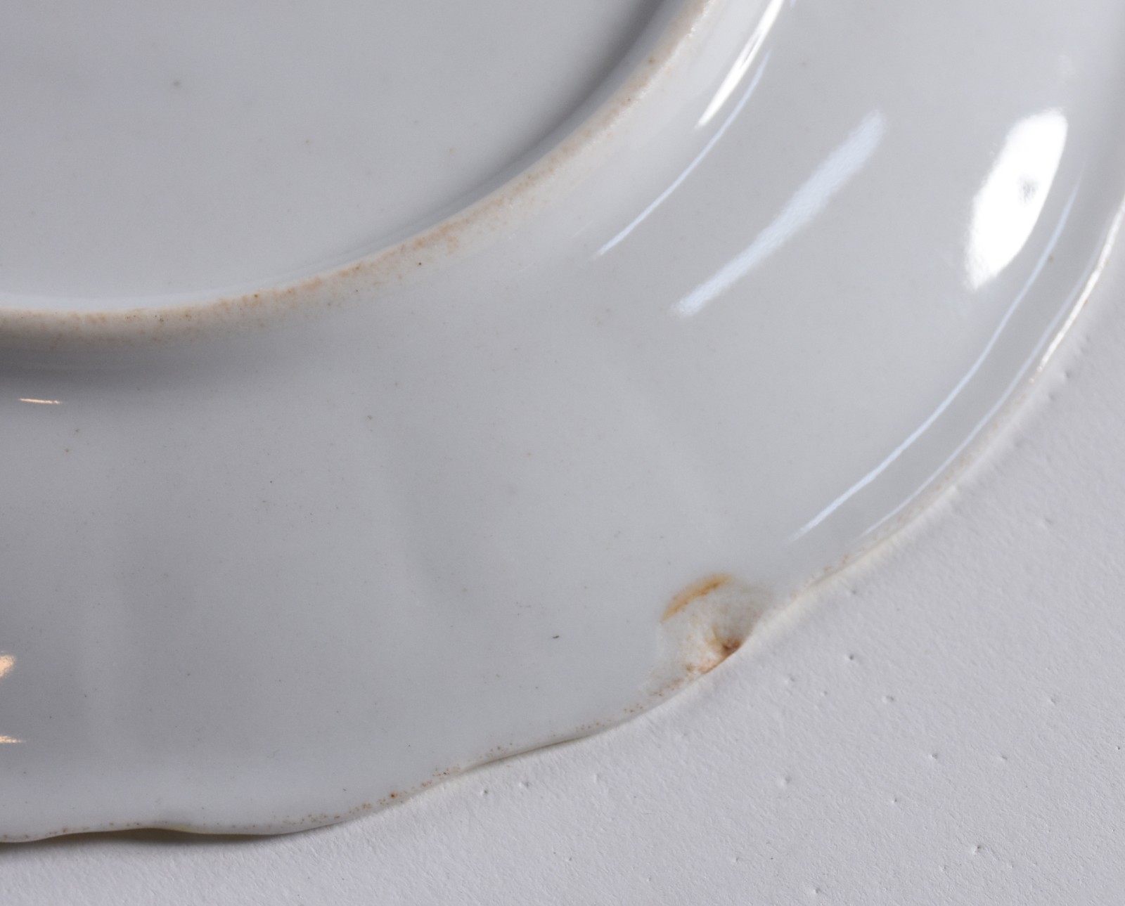 Oito bowls com cinco pratinhos de porcelana decorada com cenas... - foto 6 de 10