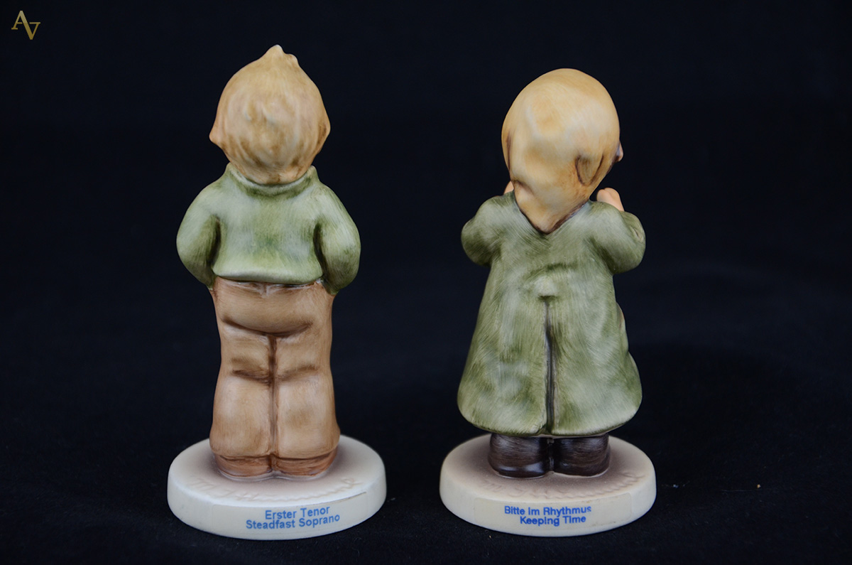 GOEBEL - Duas figuras de porcelana representando crianças. Altura 10... - foto 2 de 2