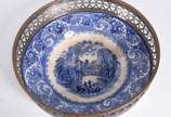 Aparelho de jantar de faiança inglesa azul e br... - Aparelho de jantar de faiança inglesa azul e branca, Enoch Woods, English Scenery, composto de: 21 pratos rasos, 12 pratos fundos, 12 de sobreme...