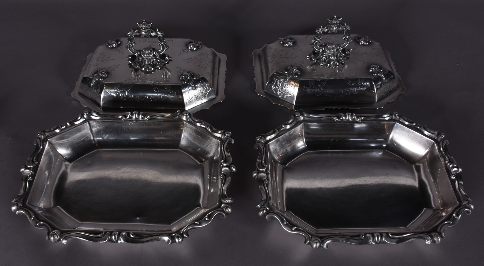 Par de elegantes terrinas com tampas de prata inglesa contrastada... - foto 4 de 8