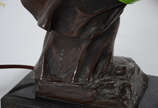 Escultura de petit bronze, representando menino... - Escultura de petit bronze, representando menino c/ lampião.  Alt. 35 cm