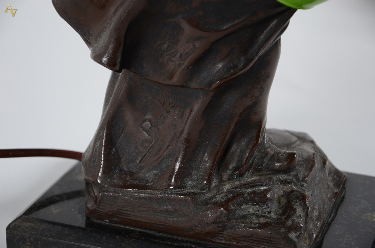 Escultura de petit bronze, representando menino c/ lampião. Alt. 35 cm - foto 2 de 2