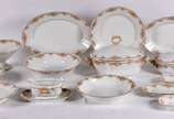 Limoges (1771),  - Aparelho de jantar de porcelana francesa, borda floral em policromia, composto de: 24 pratos rasos, 24 pratos de sobremesa, 6 travessas sendo 2 ovais 