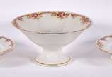 Limoges (1771),  - Aparelho de jantar de porcelana francesa, borda floral em policromia, composto de: 24 pratos rasos, 24 pratos de sobremesa, 6 travessas sendo 2 ovais 