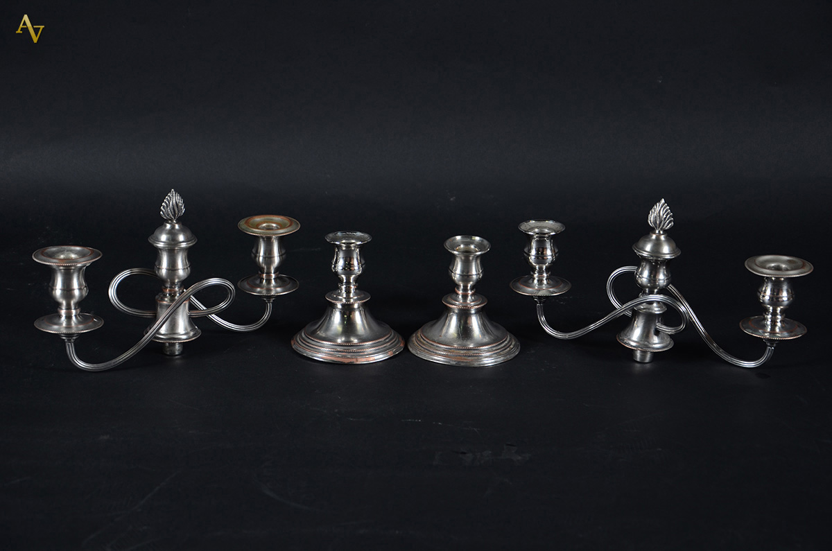 Par de candelabros de metal pratedo p/ 3 velas cada, estilo ingles... - foto 2 de 2