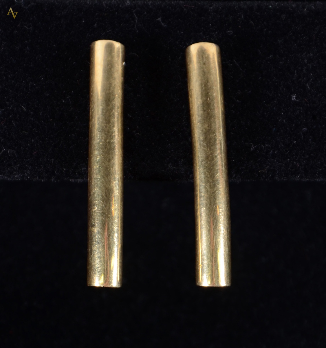 Par de brincos de ouro 18 k. Peso: 4.9 gr.