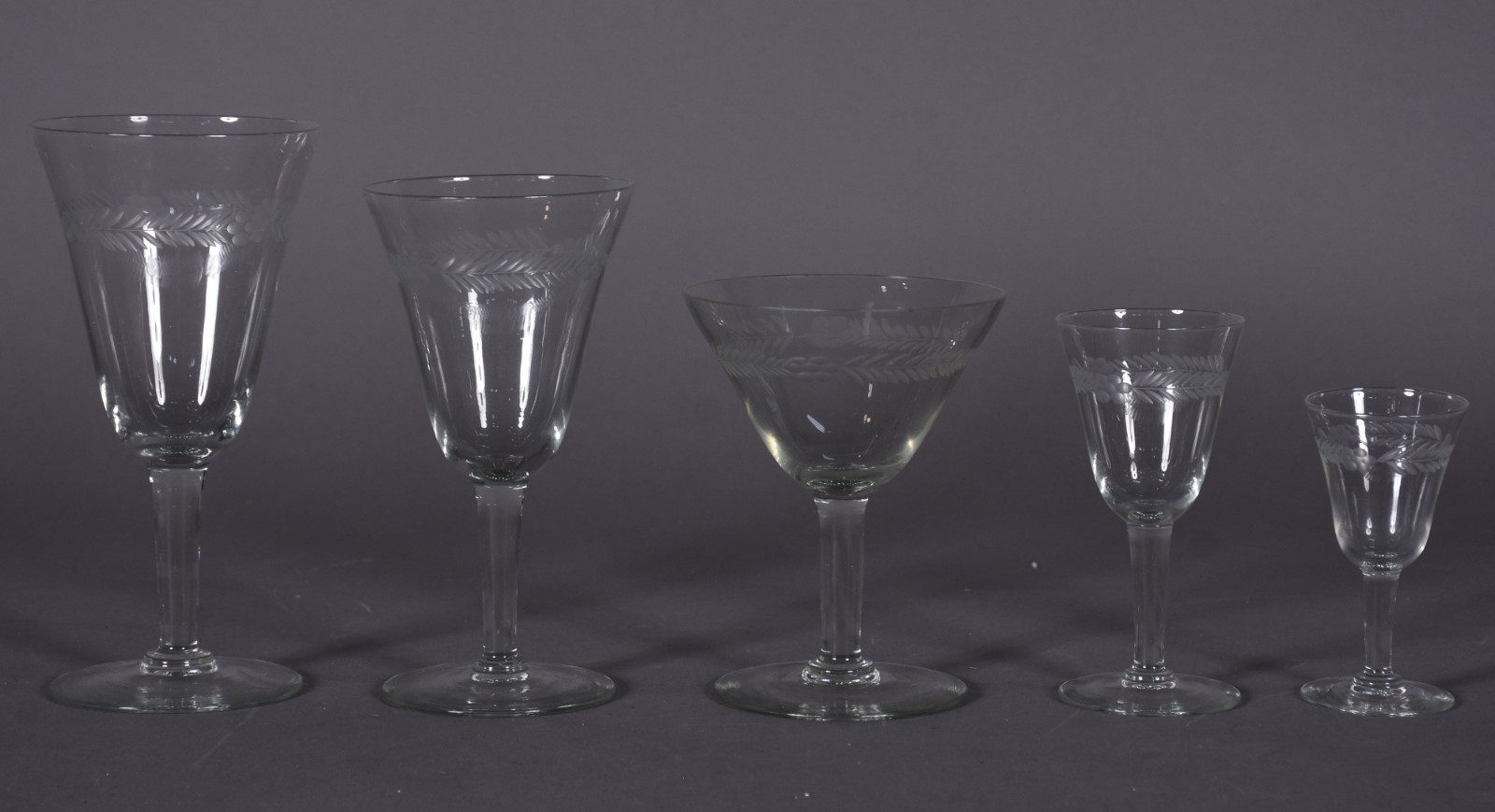 Serviço de demi cristal lapidado composto de: 10 taças para champagne... - foto 3 de 6