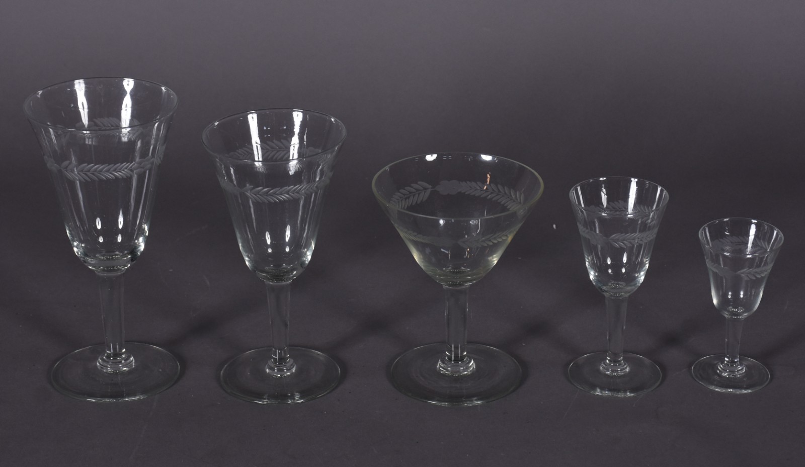 Serviço de demi cristal lapidado composto de: 10 taças para champagne... - foto 4 de 6