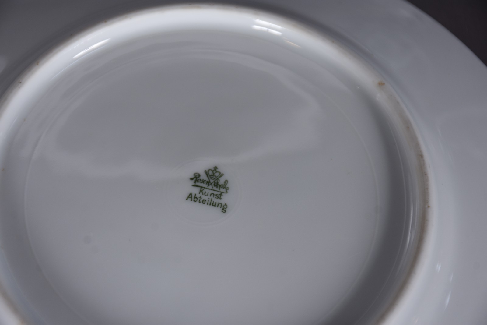 Diversas peças de porcelana, sendo bule e leiteira de porcelana... - foto 6 de 7